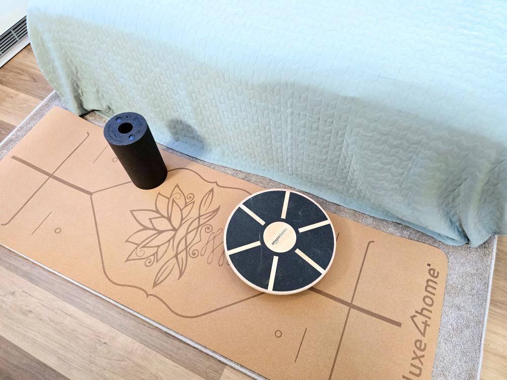 Yoga Matte, Balance Board und Faszienrolle steht unseren Gästen zur Verfügung.