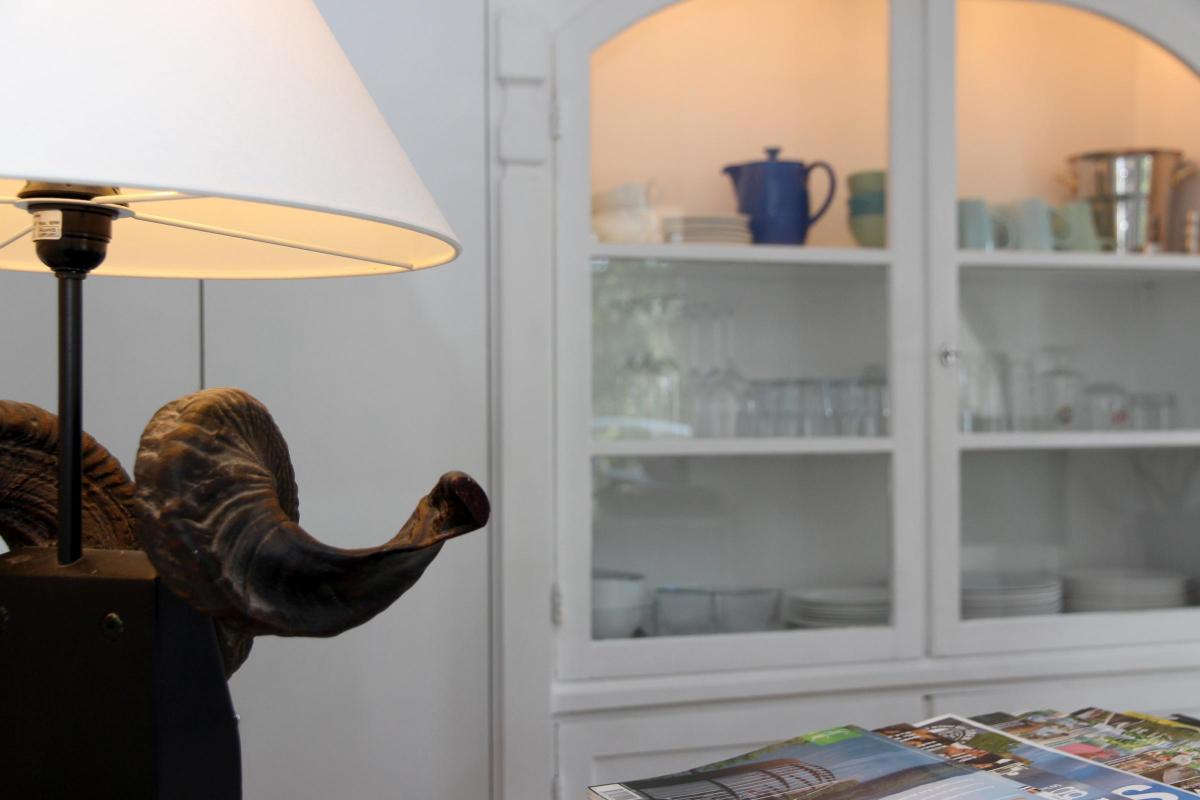 Dekorative Elemente wie unsere Tischlampe machen den Unterschied.